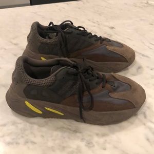 FAKE Yeezy 700